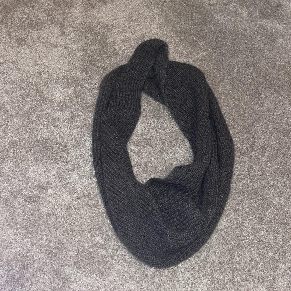 2 H&M unisex scarfs
